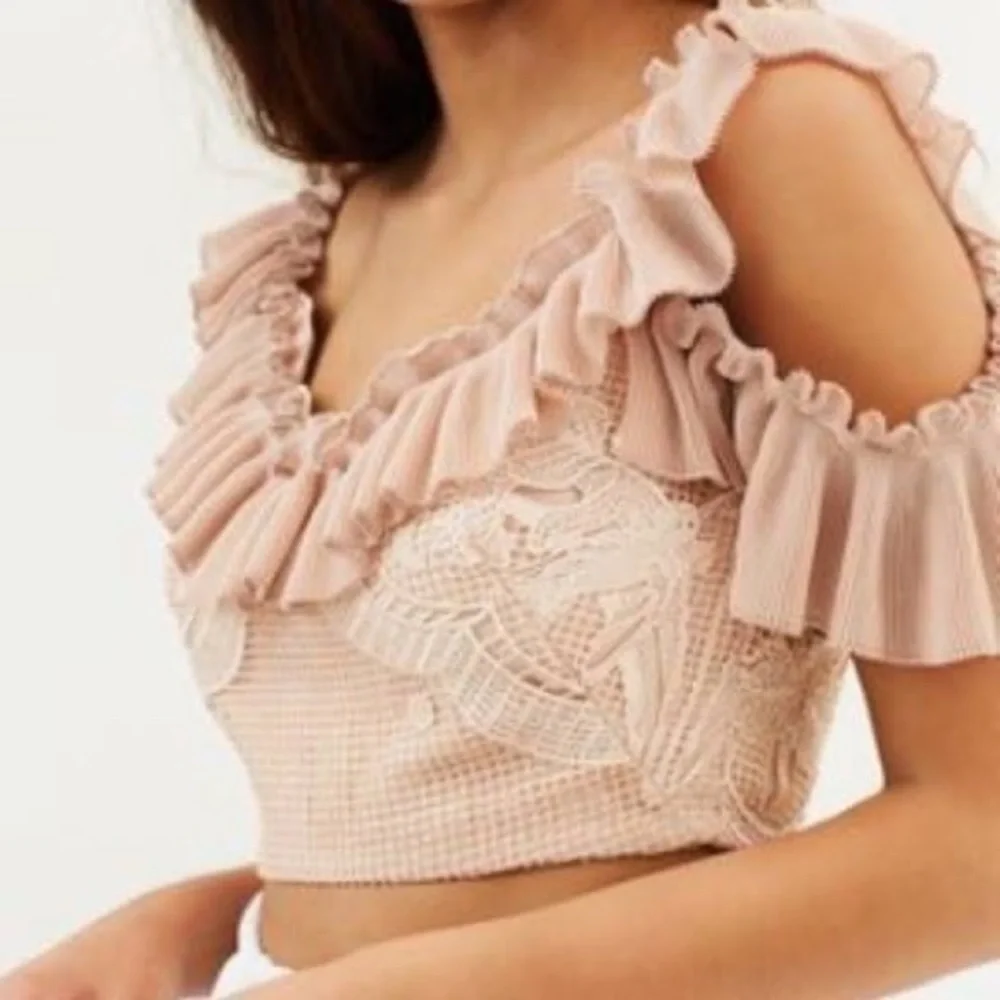 ALICE MCCALL Signed Sealed Lace Ruffle Cold Shoulder Crop Top - Picture 2 of 16